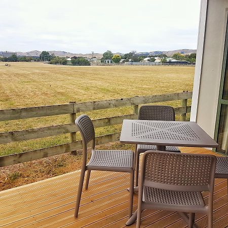 Martinborough Top 10 Holiday Park Dış mekan fotoğraf