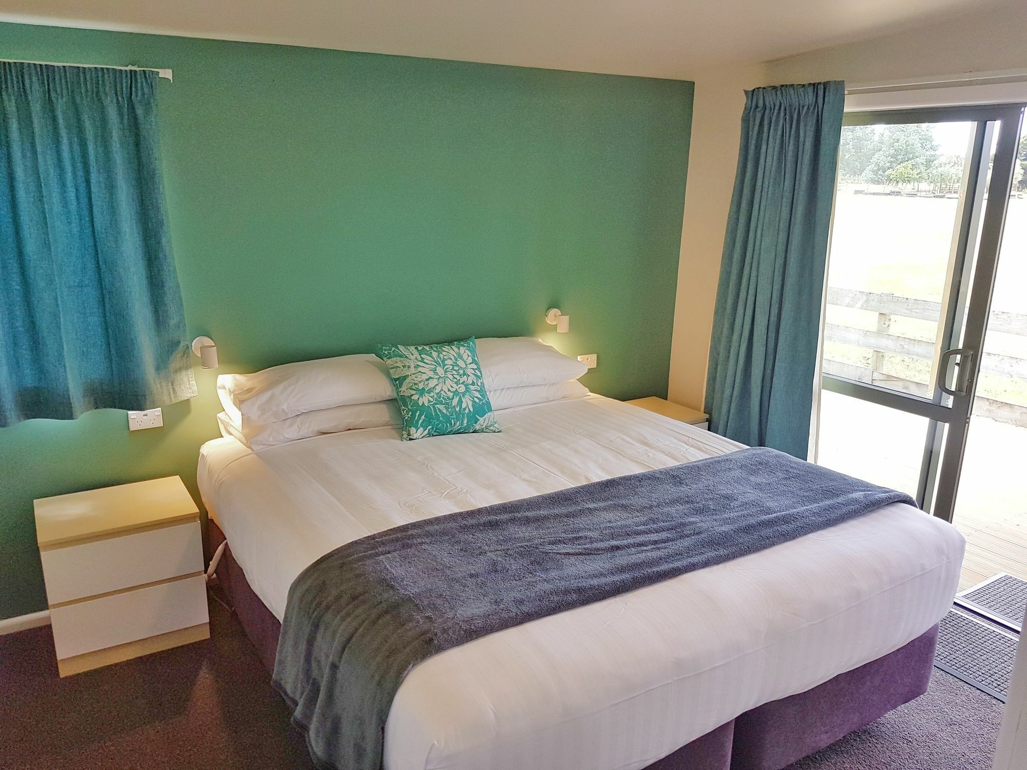 Martinborough Top 10 Holiday Park Dış mekan fotoğraf